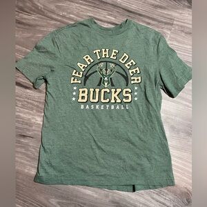 🩶Fear the deer Milwaukee bucks t shirt size medium women’s